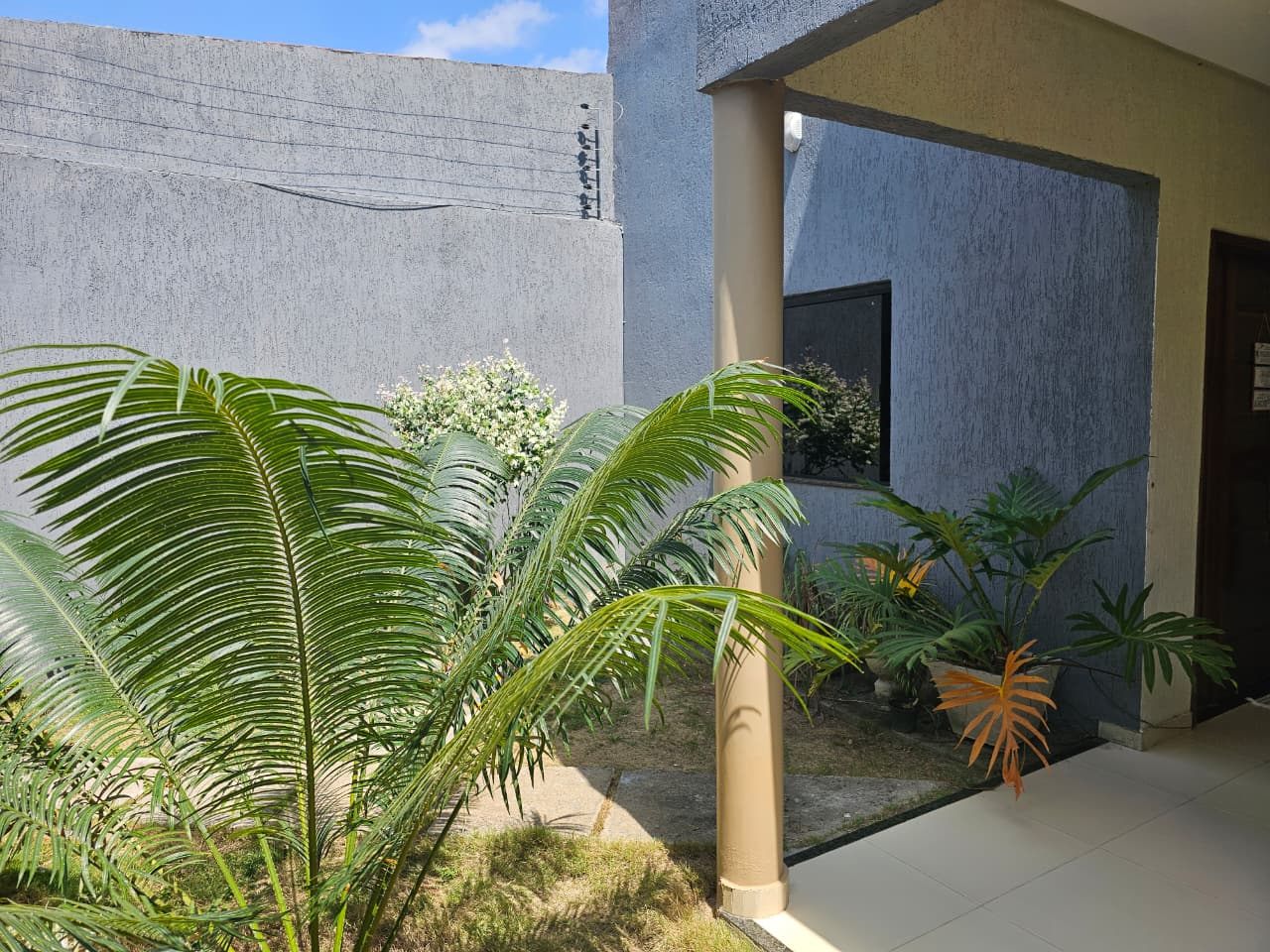 Duplex no Loteamento Conviver, Jardim lateral