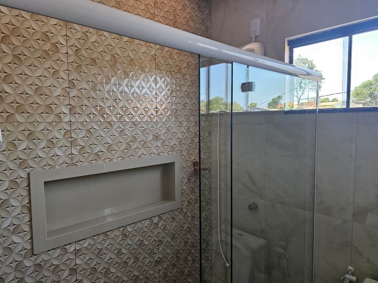 Duplex no Loteamento Conviver, Banheiro com revestimento 3D