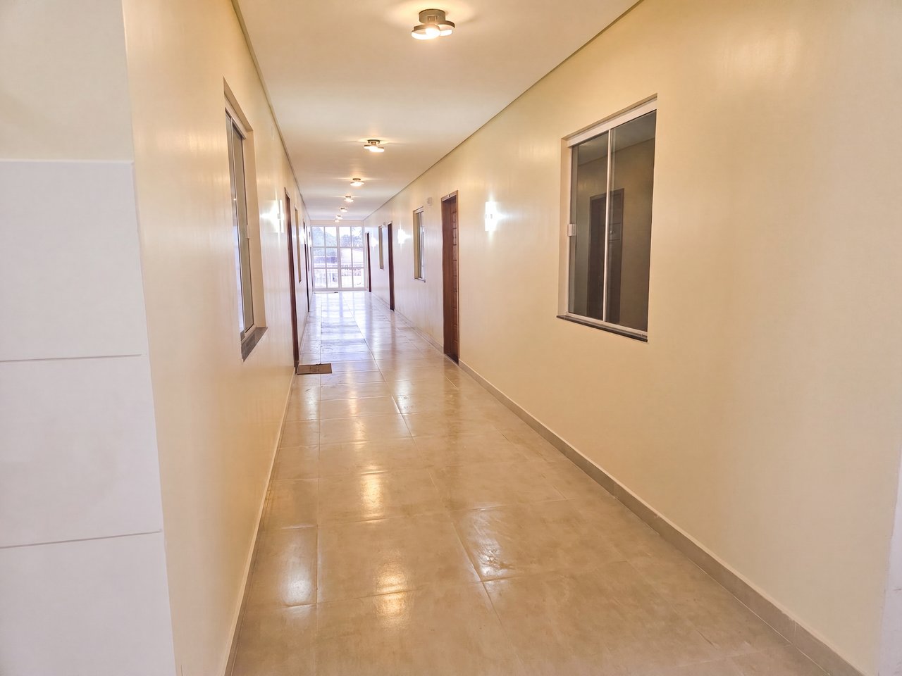 Apartamento no Edifício Castelo Plaza, Corredor com acesso às unidades