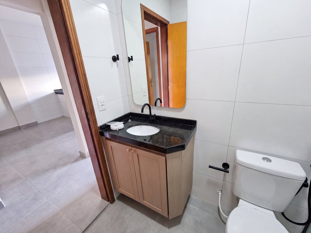 Apartamento no Edifício Castelo Plaza, Banheiro com gabinete