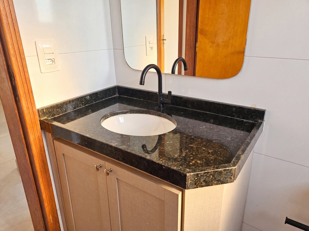 Apartamento no Edifício Castelo Plaza, Bancada em granito