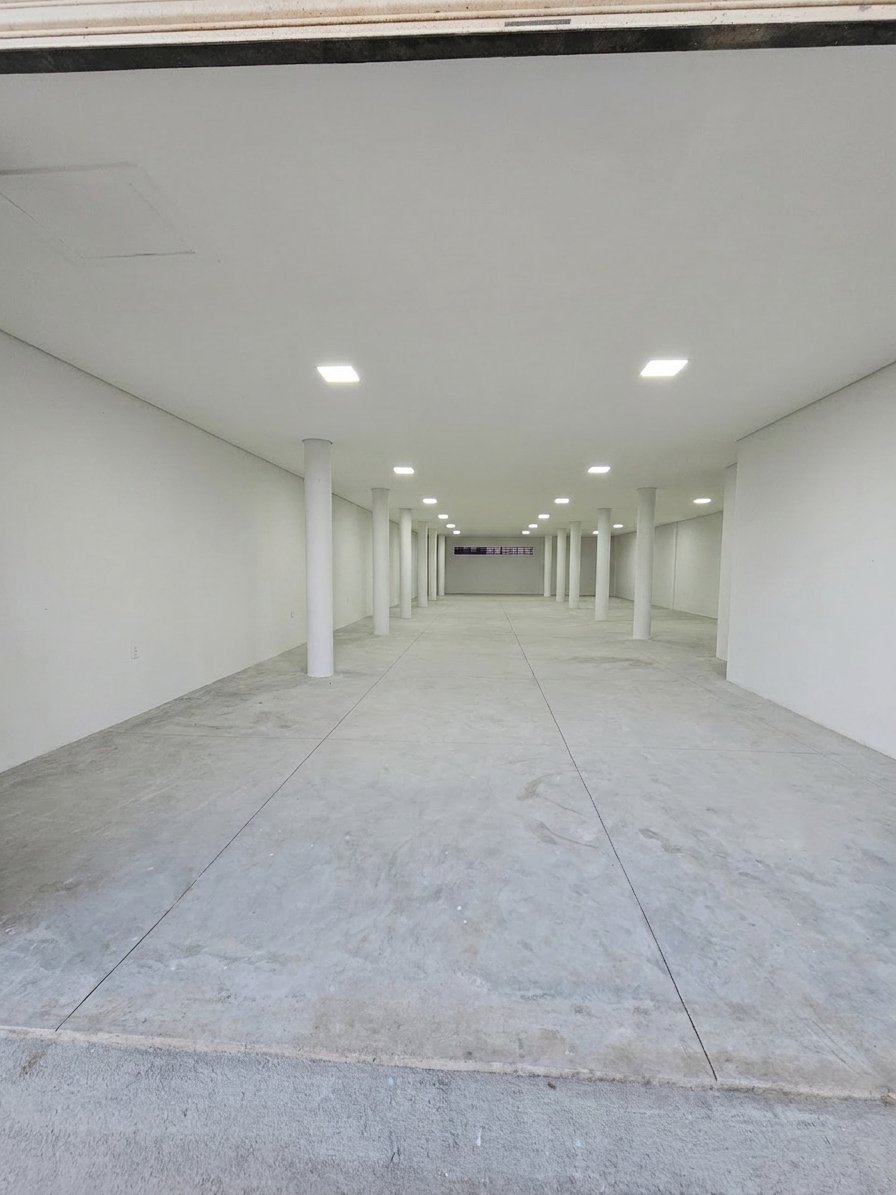 Ponto comercial no Edifício Castelo Plaza, Salão em profundidade