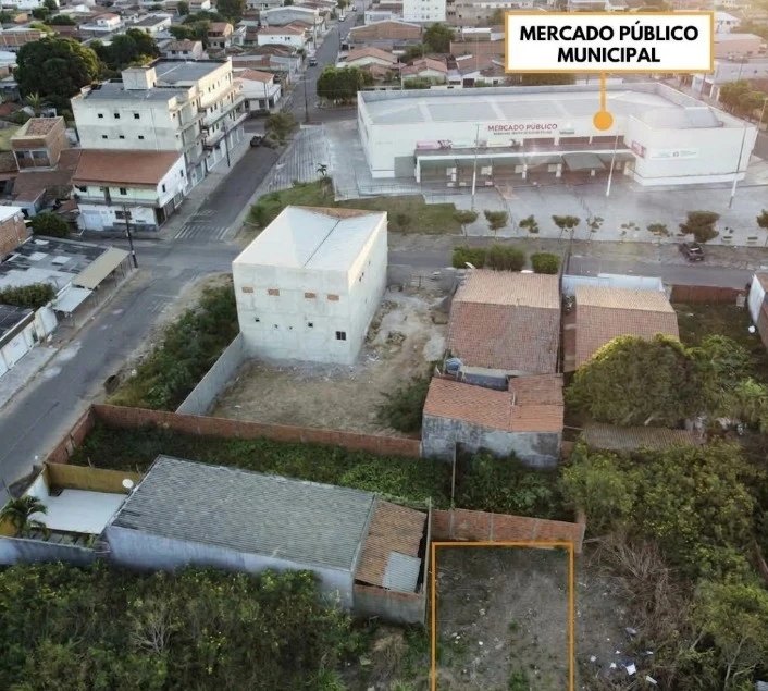 Terreno próximo ao Mercado Público, Vista aérea com o Mercado ao fundo